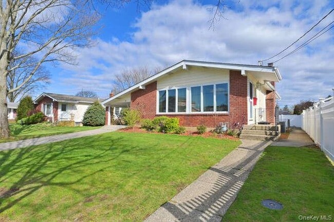 Building Photo - 10 Pickwick Dr S