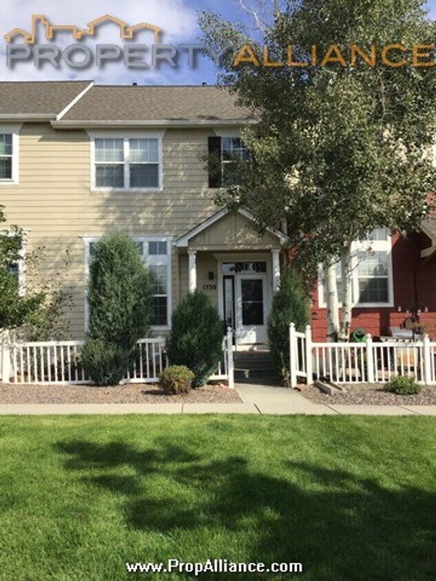 Foto principal - Townhome for rent near Red Hawk golf cours...