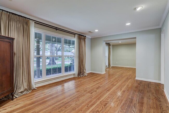 Building Photo - 6230 Inwood Dr
