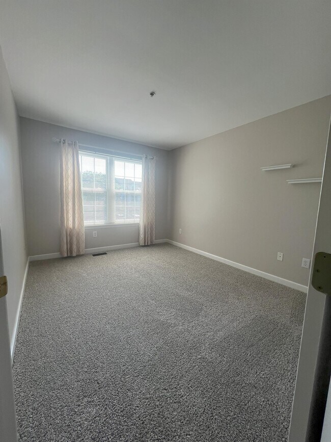 Foto del edificio - 4638 Old Oak Rd