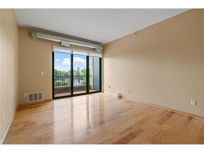 Foto del edificio - 4525 Park Commons Dr