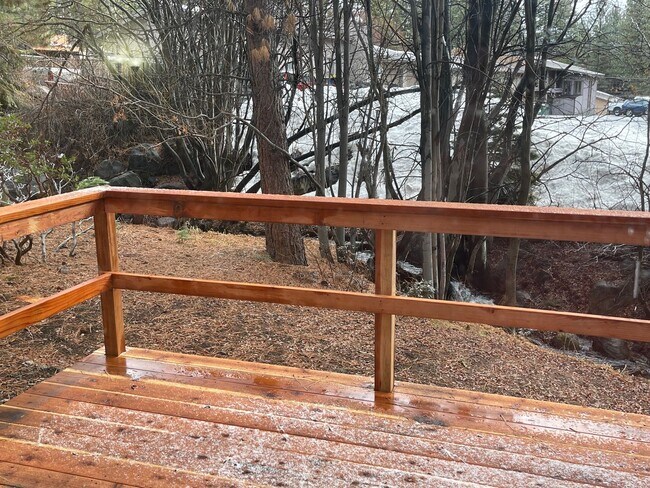 Building Photo - Charming 3-bedoom condo on a creek