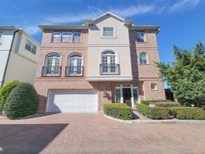 Building Photo - 2614 Wroxton Rd