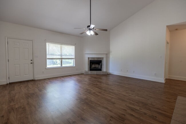 Building Photo - ONE FREE MONTH WITH 13 MONTH LEASE!