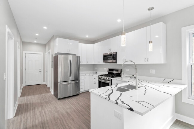 Building Photo - 1407 S 59th Ct