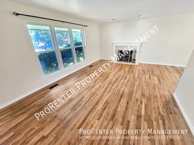 Building Photo - 1094 Beverly Way