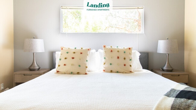 Building Photo - 10950 N La Cañada Dr