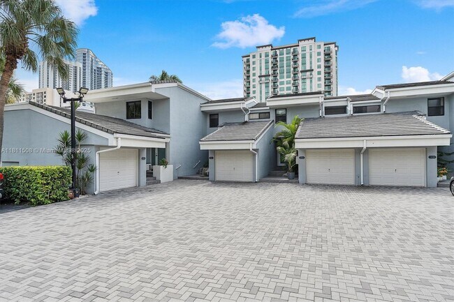 Foto del edificio - 300 Poinciana Island Dr