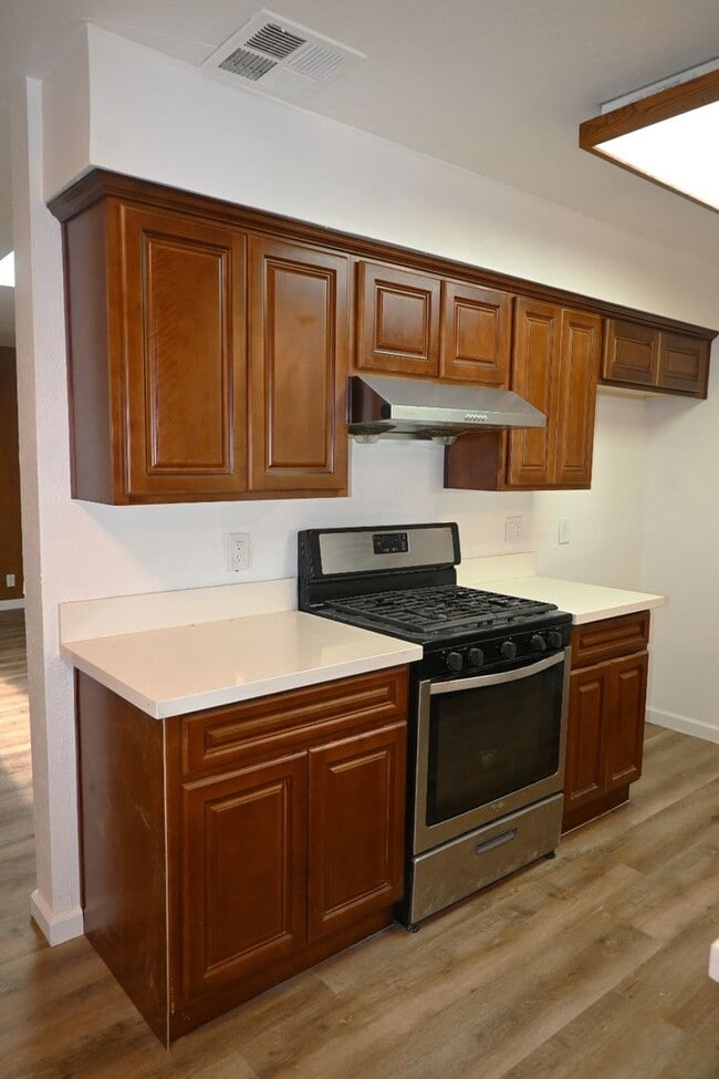 Building Photo - 2620 Fernandez Dr