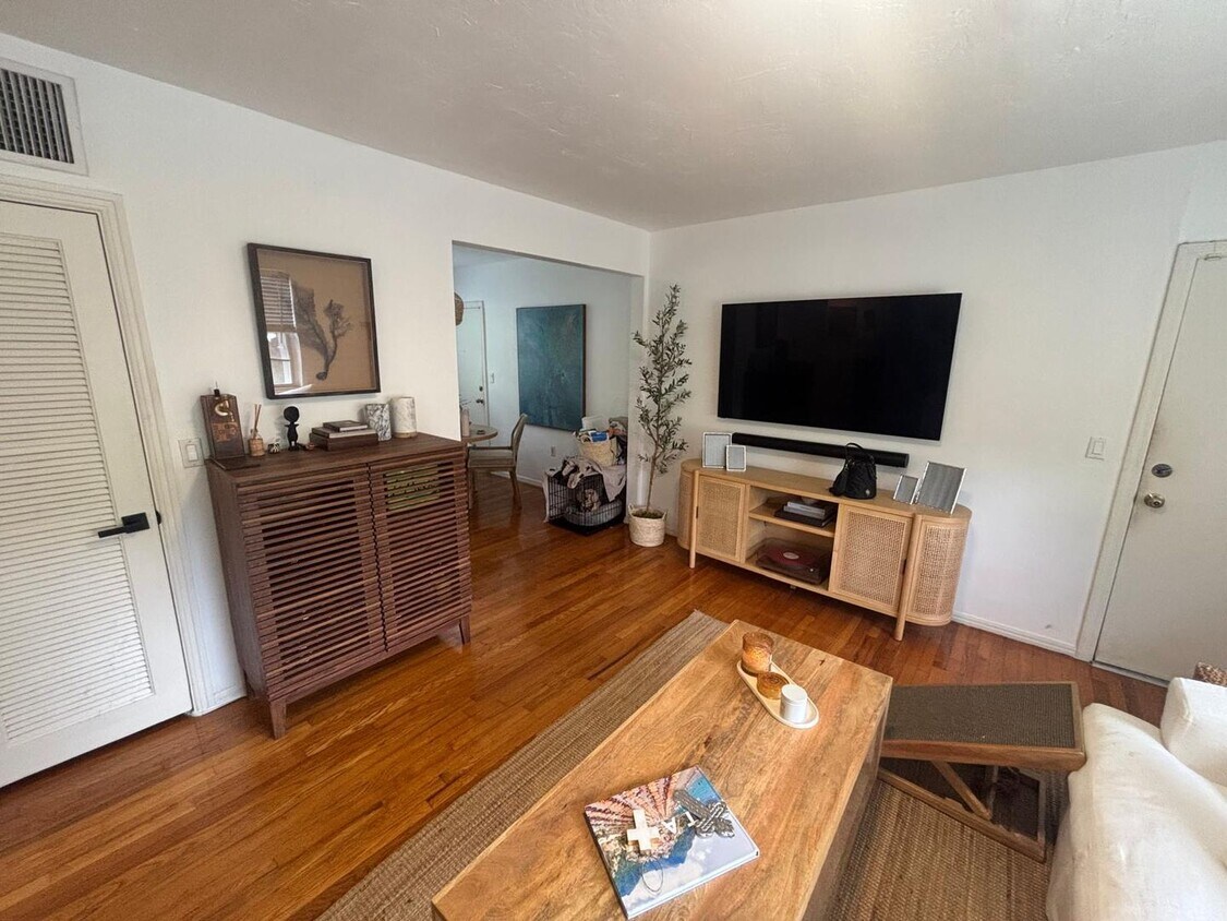 Foto principal - Charming - Premium Location 1 Bed/1 b unit