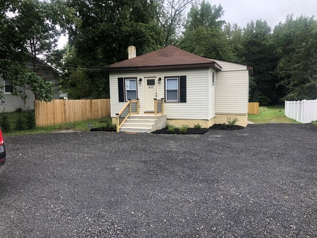 Building Photo - 422 Elbo Ln