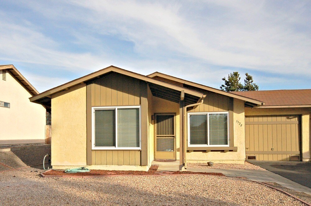 Primary Photo - Cozy 2 Bed 1 Bath in the Peacock Hills 55+...