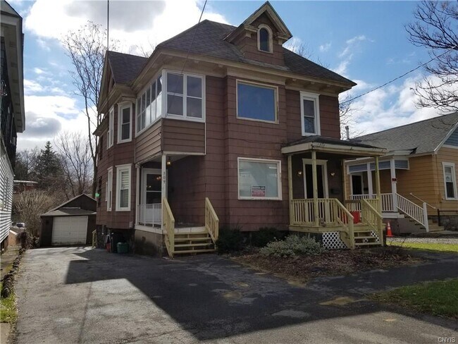 Building Photo - 311 Griffiths St