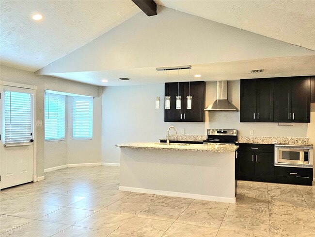 Building Photo - 327 Gentilly Dr