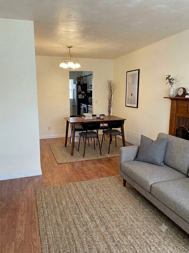 Foto del edificio - 2530 Ridge Rd