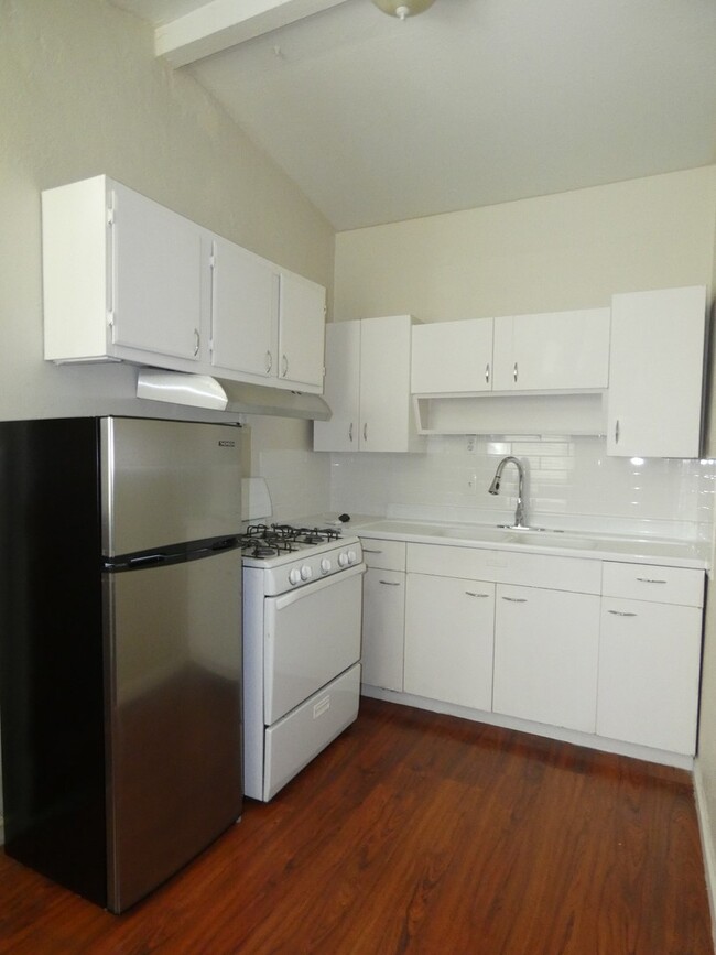 Building Photo - Private In-law unit close to downtown!