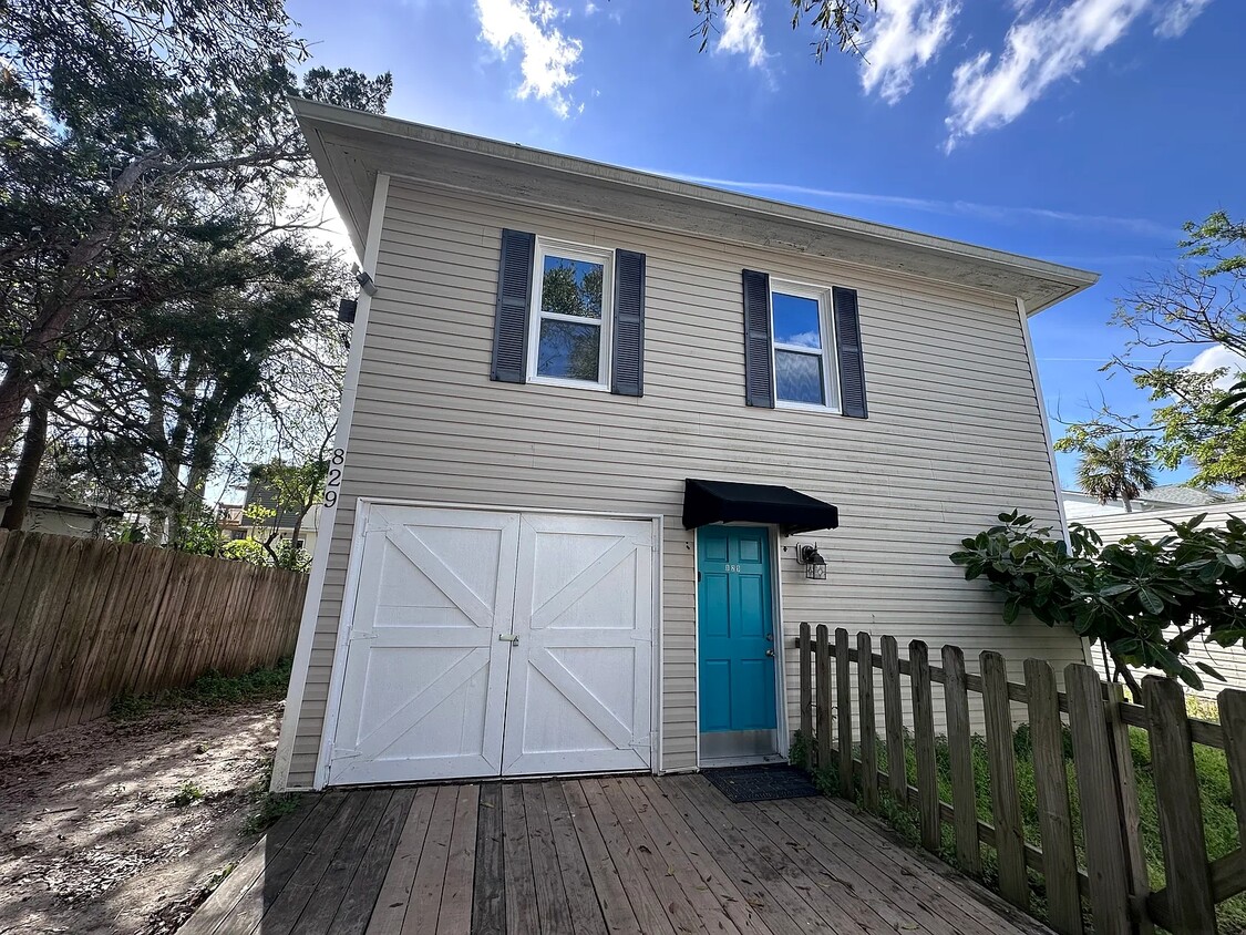 Foto principal - 829 N Oleander Ave