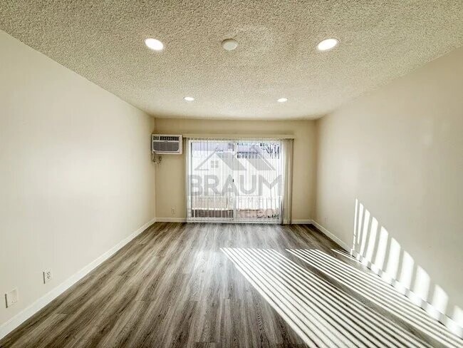 Foto del edificio - 5433 Sepulveda Blvd