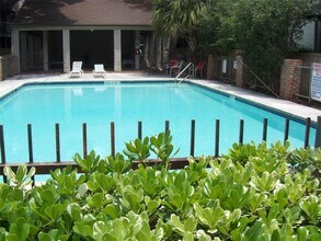 Building Photo - 9707 Richmond Ave.