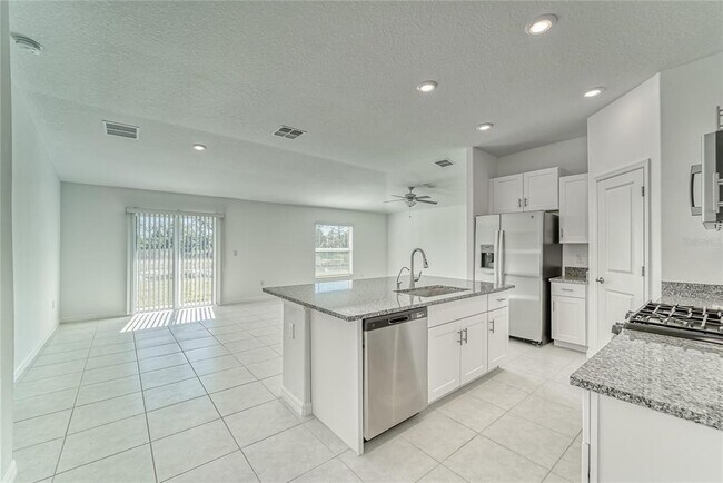 Foto del edificio - 10245 Shady Preserve Dr