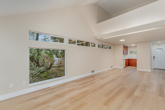 Building Photo - 3614 Interlake Ave N