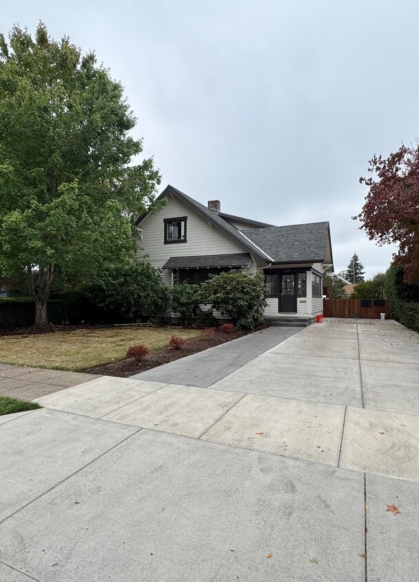 Foto principal - 730 SW Calapooia St