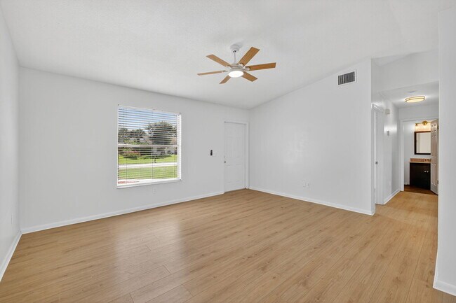 Building Photo - 561 SE Karrigan Terrace