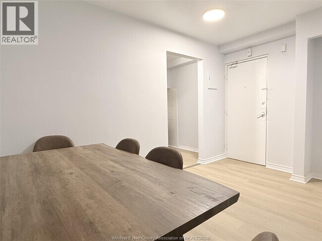 Photo du bâtiment - 1989 Wyandotte St W