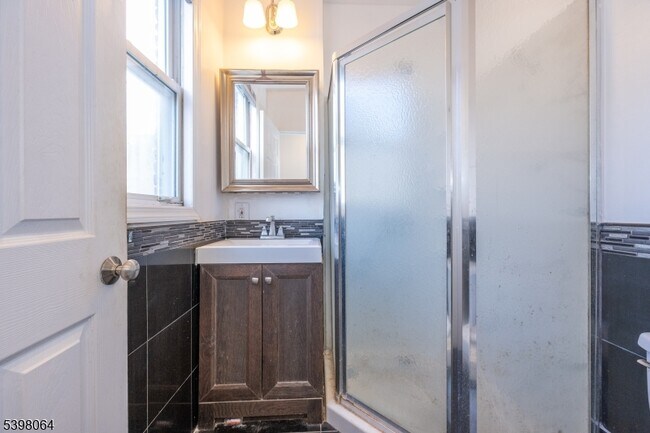 Foto del edificio - 12 Garfield Ave