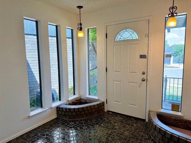 Foto del edificio - 6612 Crow Cir