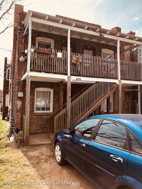 Foto del edificio - 2002 Rosewood Ave