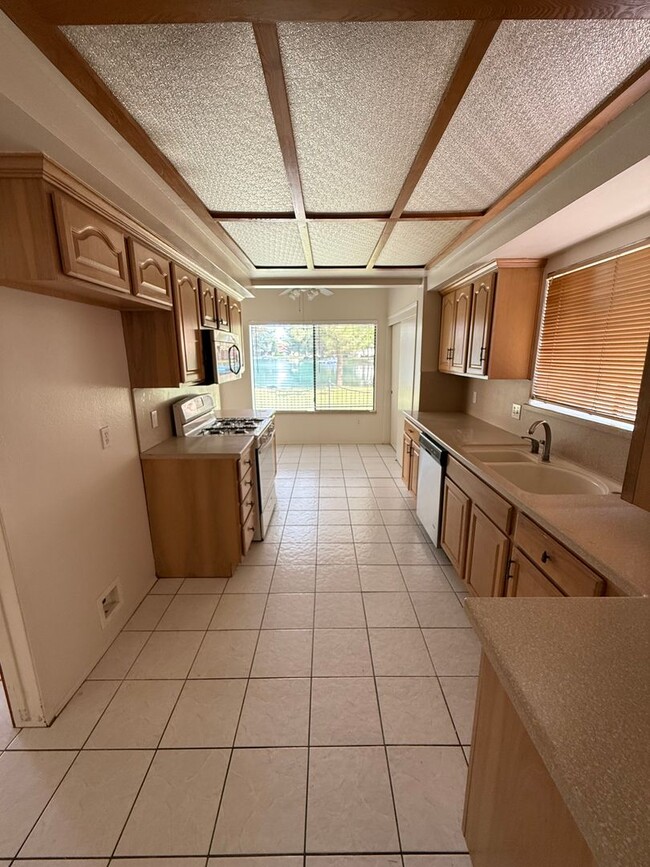 Building Photo - Charming 3-Bedroom, 2-Bathroom Home in the...