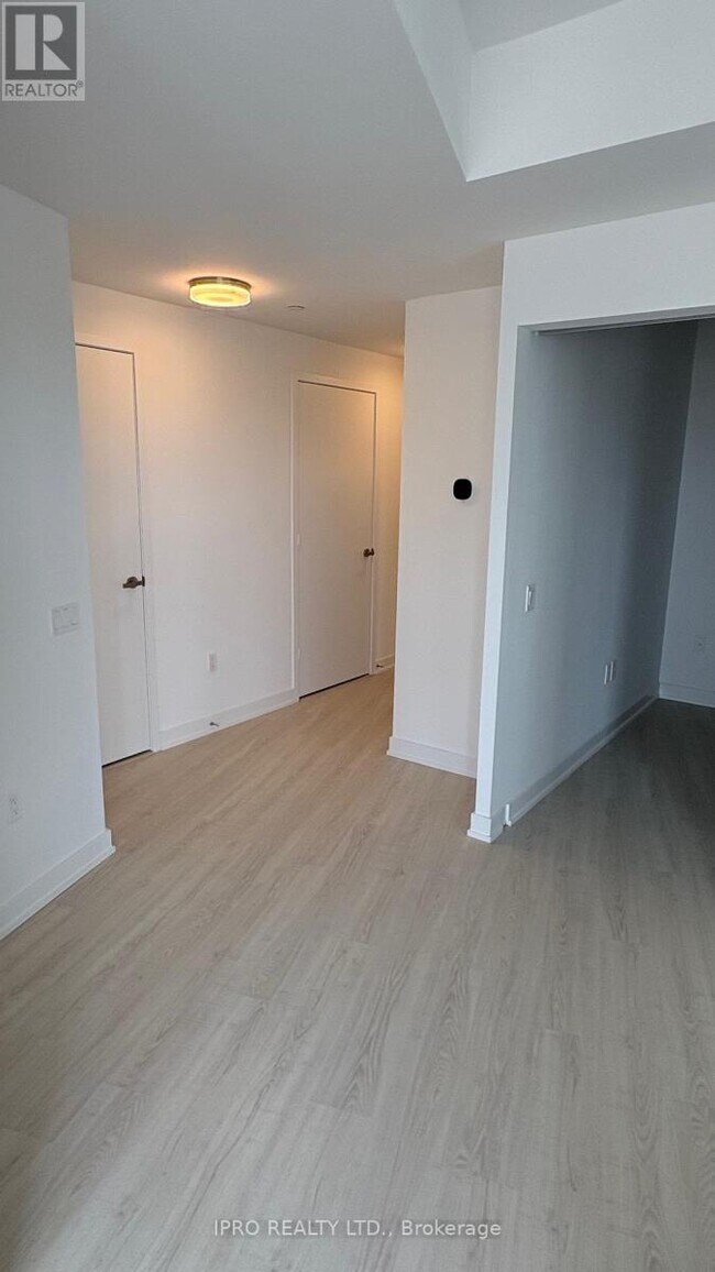 Photo du bâtiment - 3883-3883 Quartz Rd