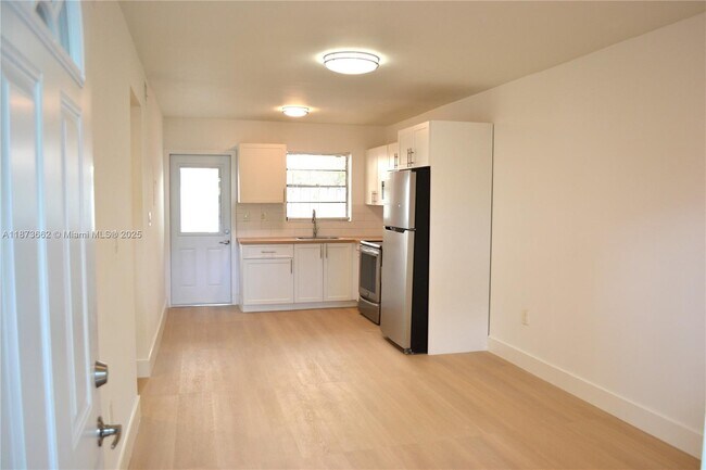 Foto del edificio - 1645 SW 7th St