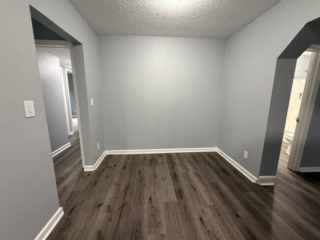 Foto del edificio - 2739 King Cole Dr