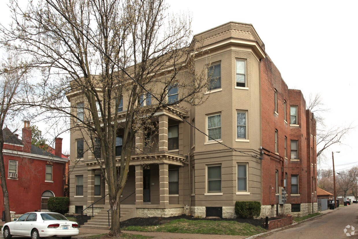 Building Photo - 119 W Burnett Ave