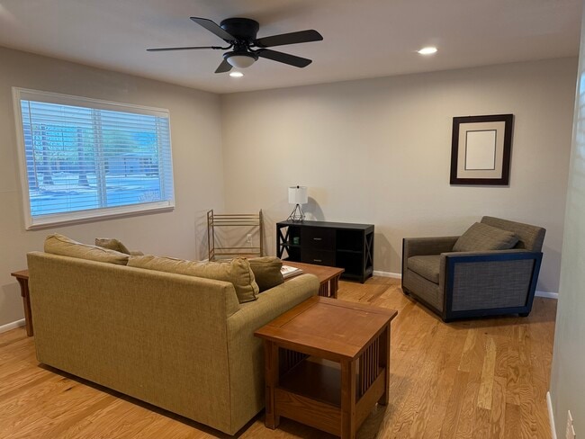 Building Photo - 3810 S La Corta Dr