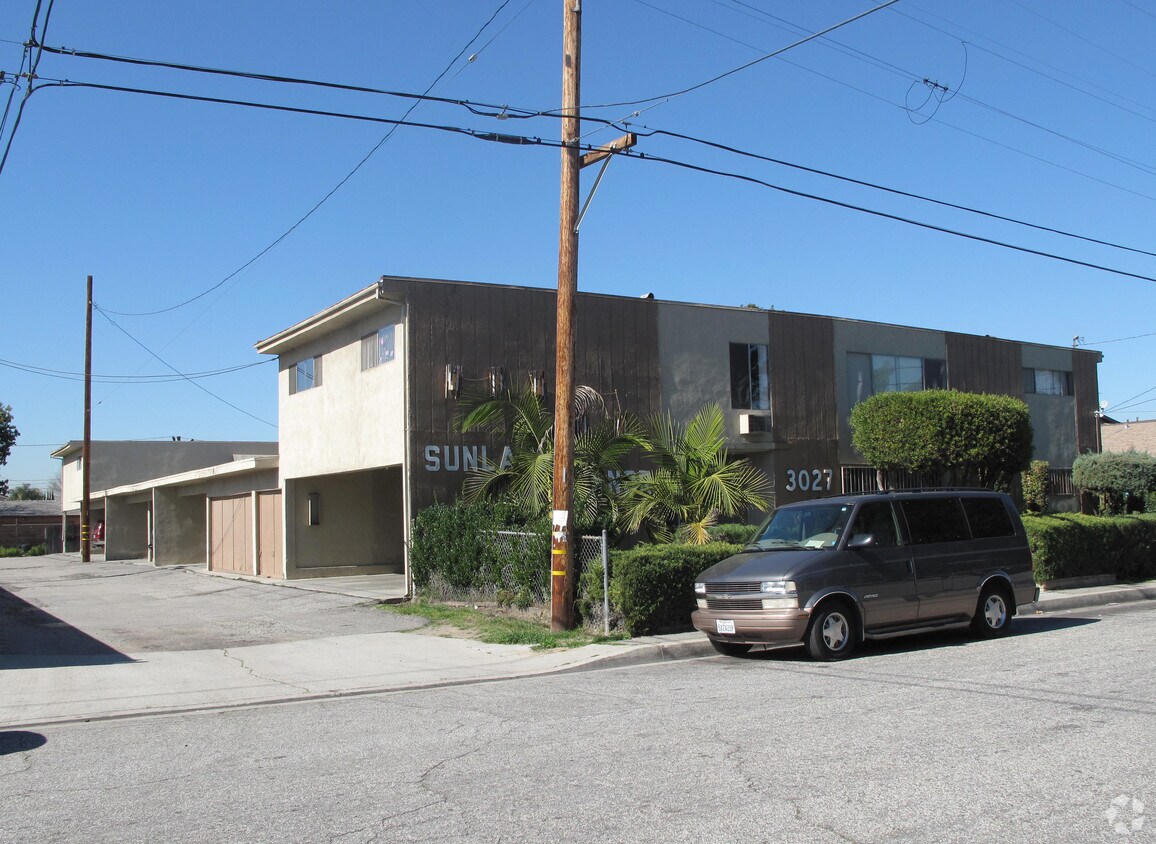 Sunland Manor Apartments in El Monte, CA