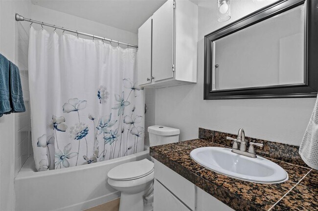 Foto del edificio - 4413 Whispering Valley Dr