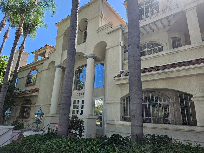 Foto del edificio - 7218 Hillside Ave