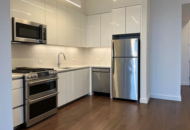 Building Photo - 511 W 36th St.