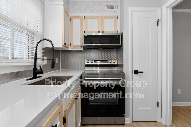 Building Photo - 4601 Coronado Dr