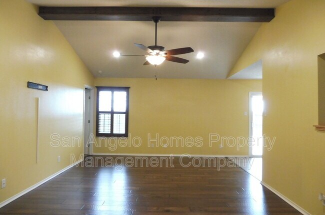 Foto del edificio - 1217 Elmo Ln