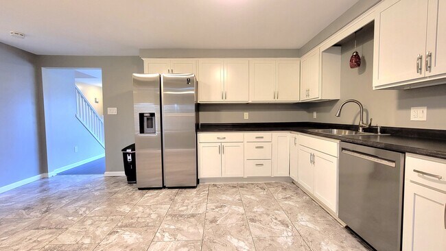 Building Photo - 231 Losson Rd