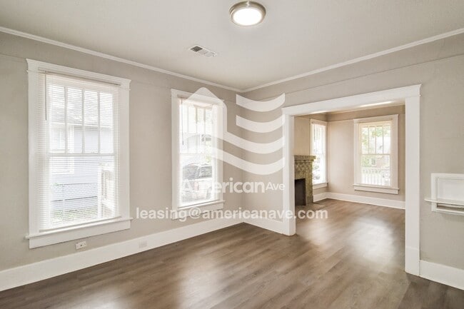 Building Photo - 2140 Winona Ave