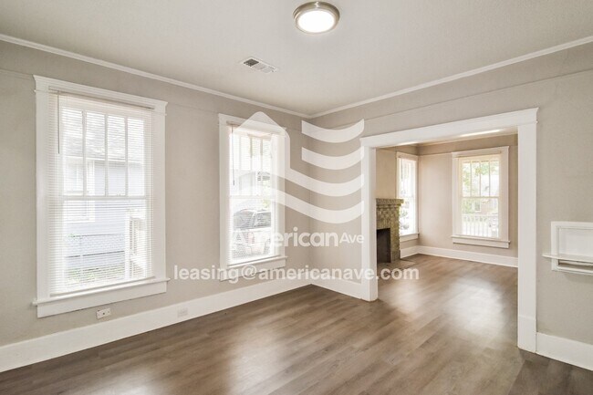 Foto del edificio - 2140 Winona Ave