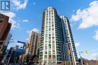 Building Photo - 300 Bloor St E