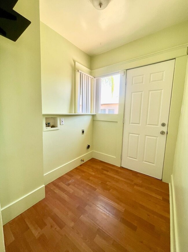 Building Photo - Charming 2 bd House