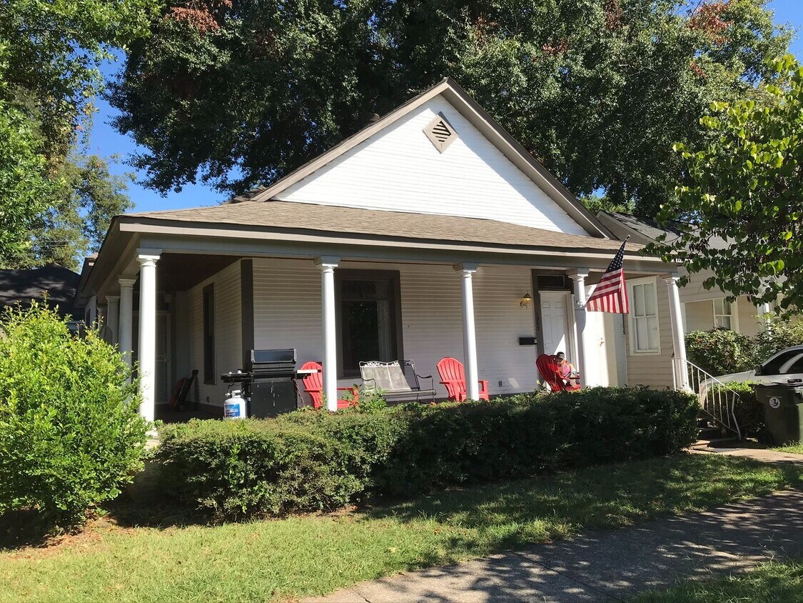 Primary Photo - 1303 Queen City Ave