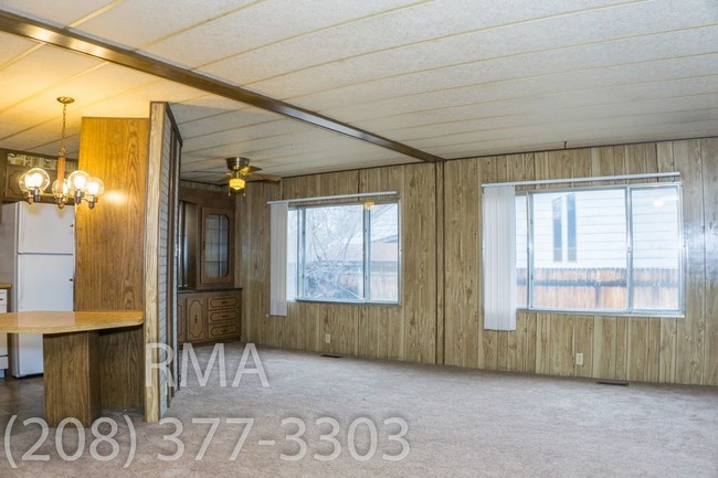 Building Photo - 2 Bedroom Double Wide Trailer on the Bench